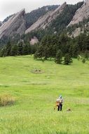 Painter near the mountain