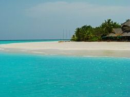 blue water in the maldives