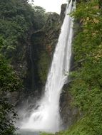high waterfall in sri lanka
