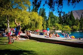 lake beach in queenstown