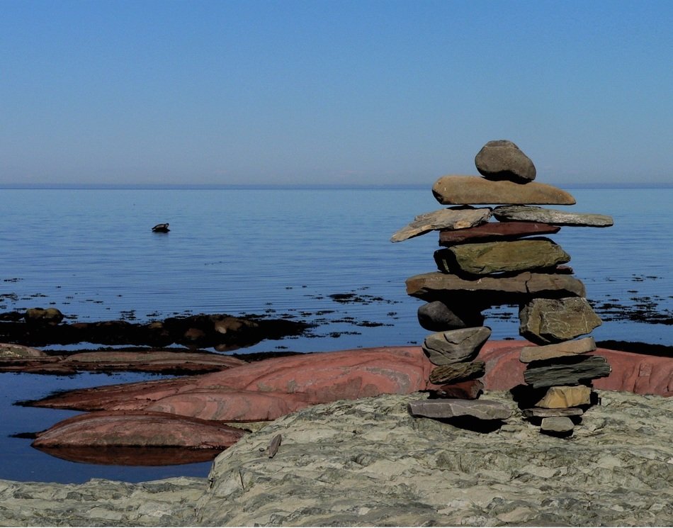 inukshuk stone figure