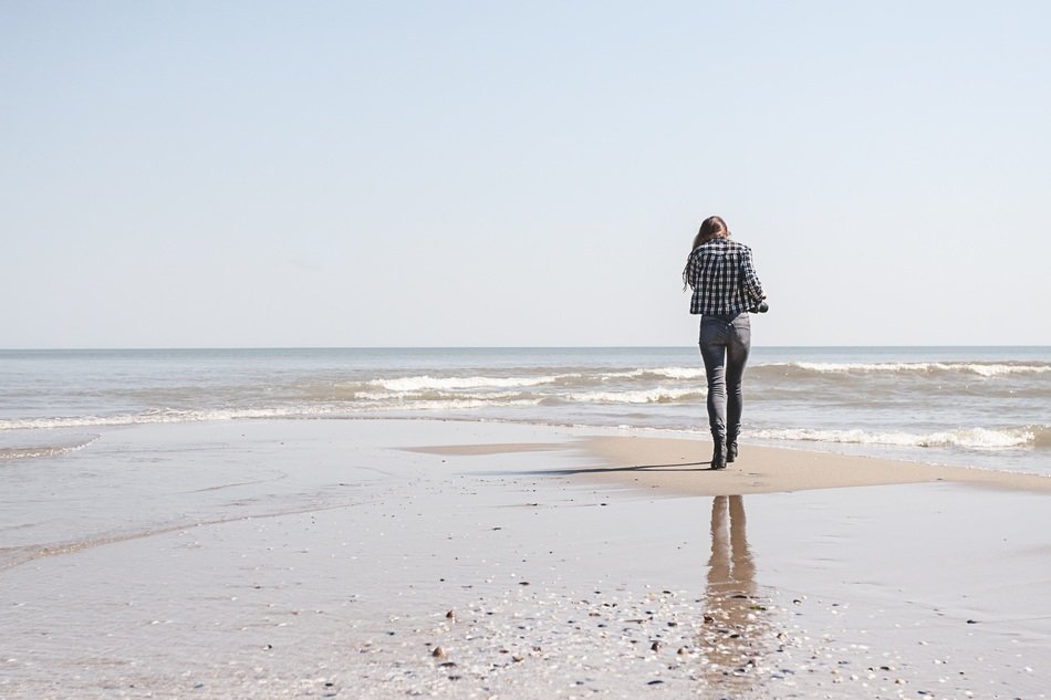 girl walks along the coast of the ocean