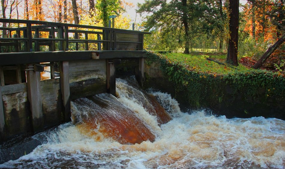 water flow through the dam