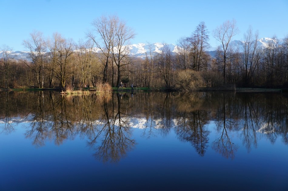 lake by the mountains
