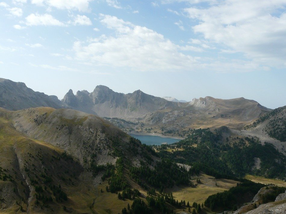a distant view of the lake in the Mercantour