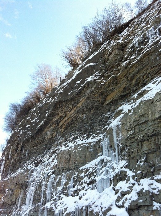 Picture of the snowy cliff