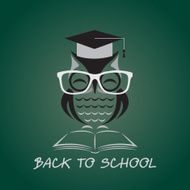 Vector image of an owl glasses with college hat N4