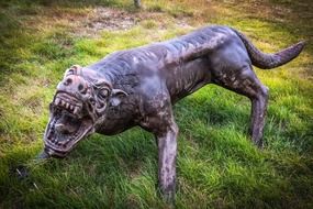 monster wolf hills statue