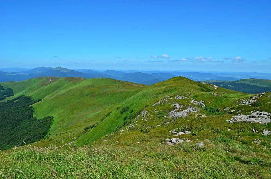 view of the mountains landscape