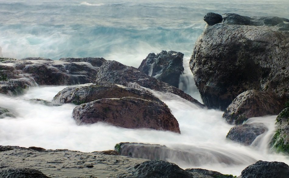 surf on stones in taiwan