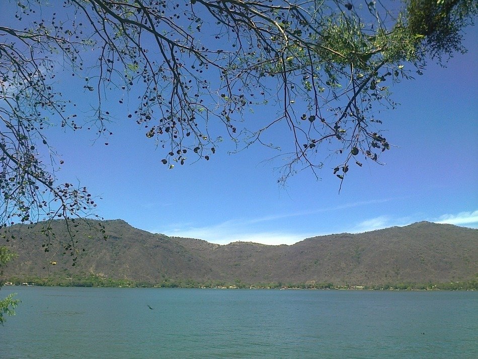 lagoon near a mountain in mexico