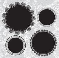 Set of round lacy doilies