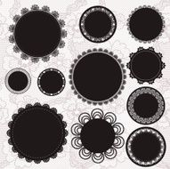 Set of round lacy doilies N2