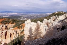 limestone rocks in bryce canyon national park