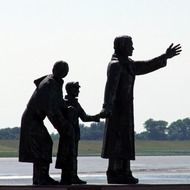 emigrants sculpture, germany, bremerhaven