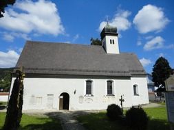 white church in Kipfenberg