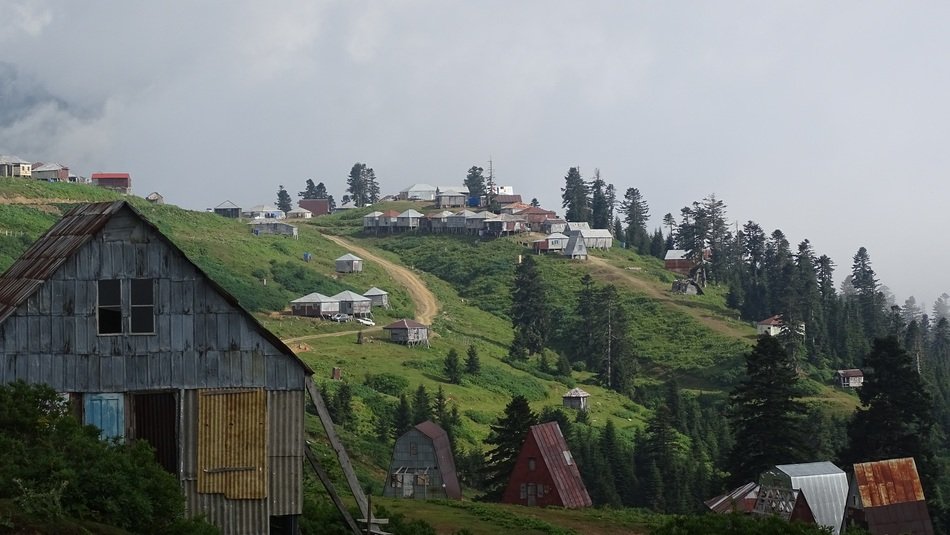 Picture of cottages on a mountains