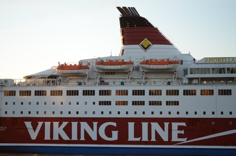 Photo of the ferry at the pier