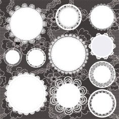 Set of round lacy doilies N4