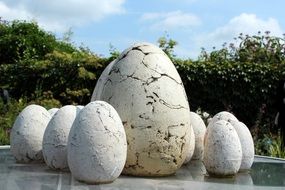 stone eggs in appeltern