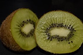 kiwi cut in half close-up