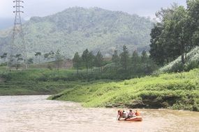 the descent on the boat on the river