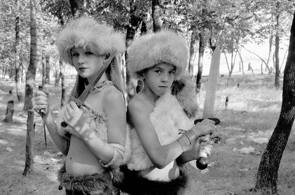 girls-amazon in black and white
