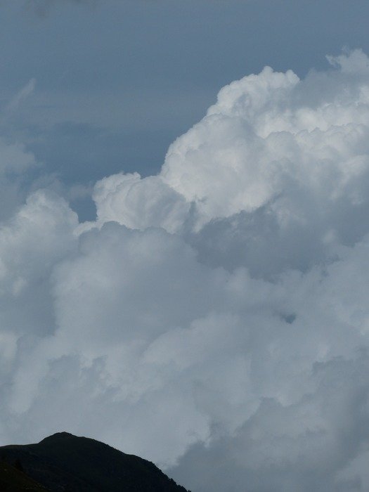 clouds above the mountain