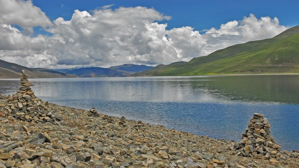 landscape of Tibetan near the lake