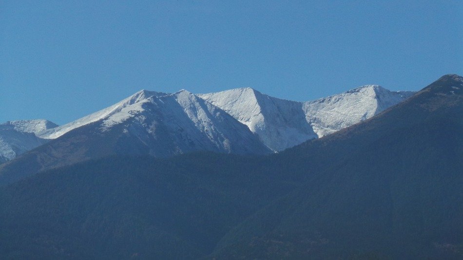 White and blue mountains