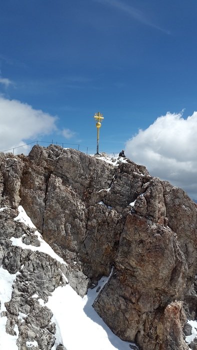 Cross at the highest level in Wetterstein massif