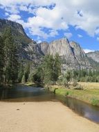 mountain in yosemite national park