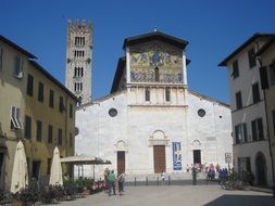 Basilica of San Frediano, Romanesque church on plaza, Italy, Lucca