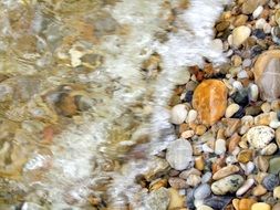 surf on pebbles