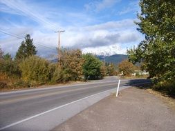 highway along mount shasta