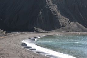 sea ââwaves on a quiet empty beach