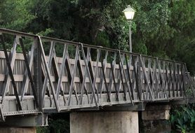 wooden pedestrian bridge in dallas