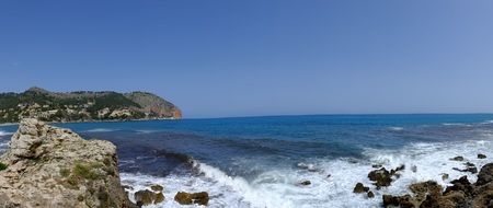 mountains close to the ocean