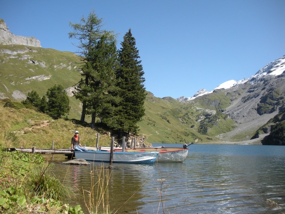 Beautiful Engstlenalp lake near the mountains