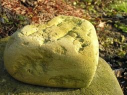 heartshaped stones