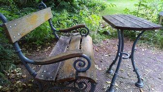 jardin des plantes budapest table