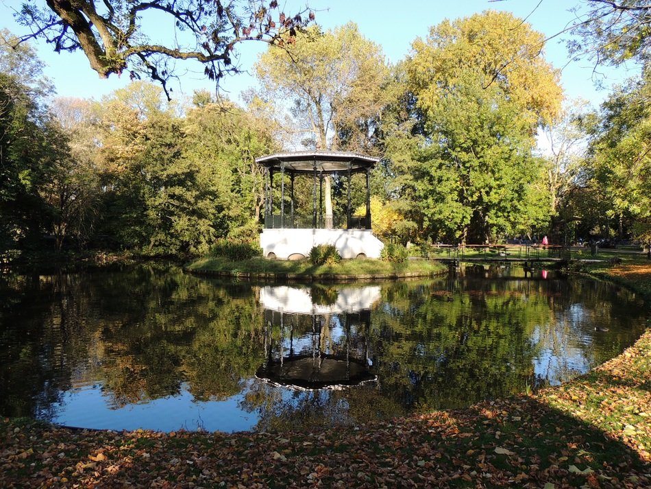 gazebo on the water in the park