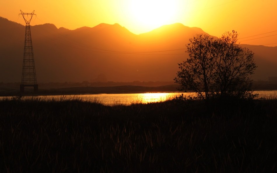 sun shining from behind mountains
