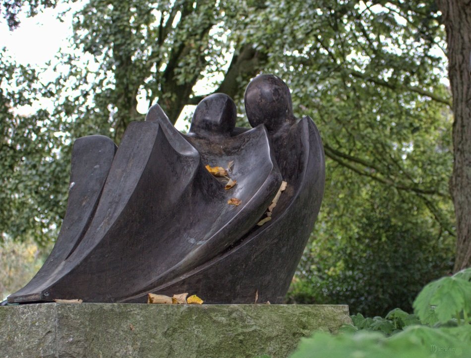 bronze statue on mount Wilmer