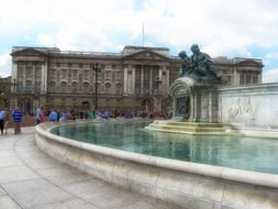 buckingham palace in london