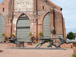 tug of war monument