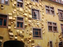 Gold elements on a facade