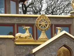 dharma vneel on the facade of the temple