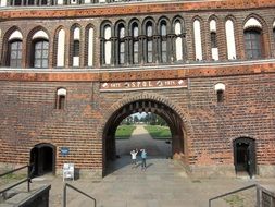 Two men under Holstein gate