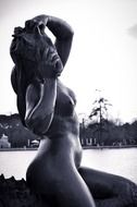 monument of woman